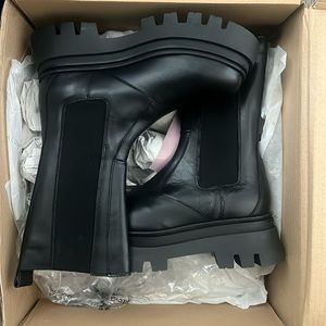 Aloha boots never worn. Size 9